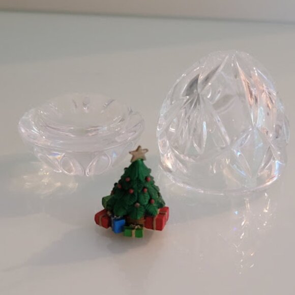 Waterford Mini Egg with Tree & Gifts - Picture 3 of 9